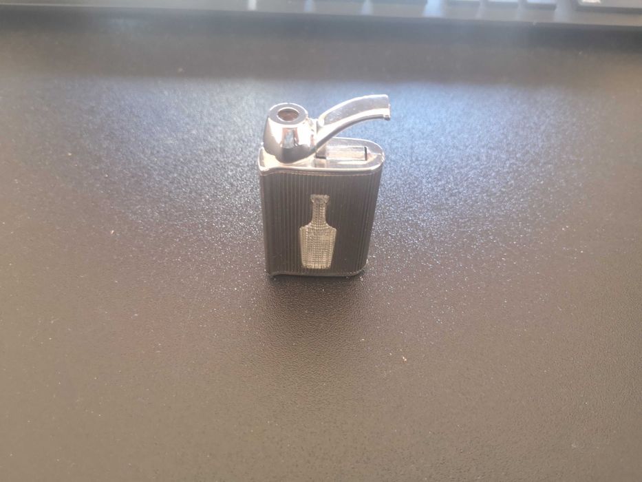 Isqueiro a gás com formato