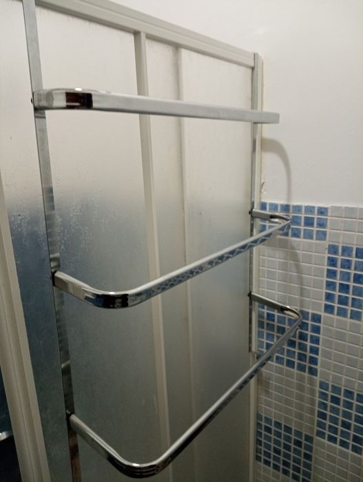 Toalheiro Novo!. Fácil de Arrumar.