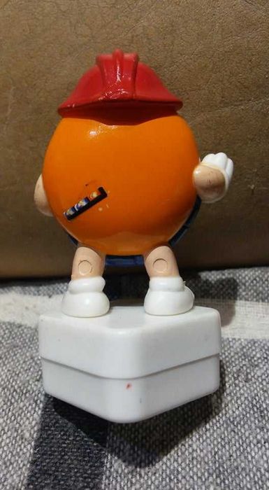 Tampa de M&M - bombeiro