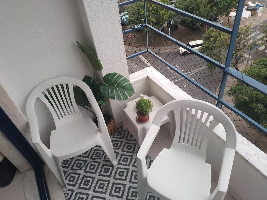 Cadeiras e mesa de jardim