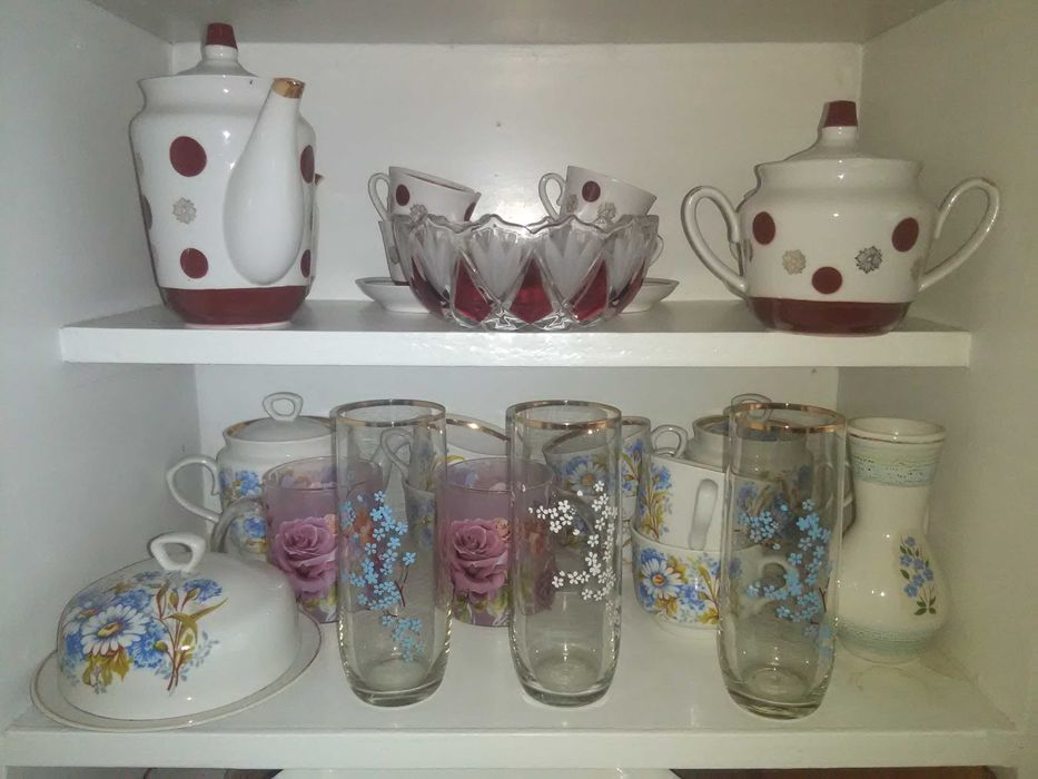 Стаканы, чашки, сервизы, кастрюли и т.д.