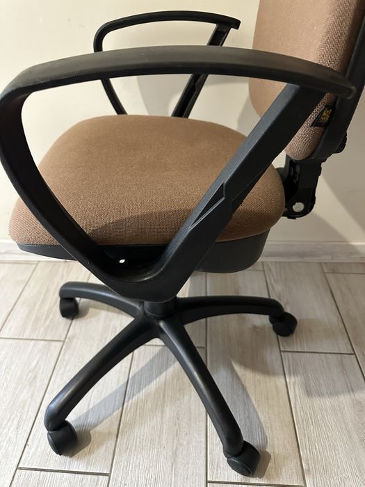 Стіл письмовий, компьютерний, стол. Стілець крісло