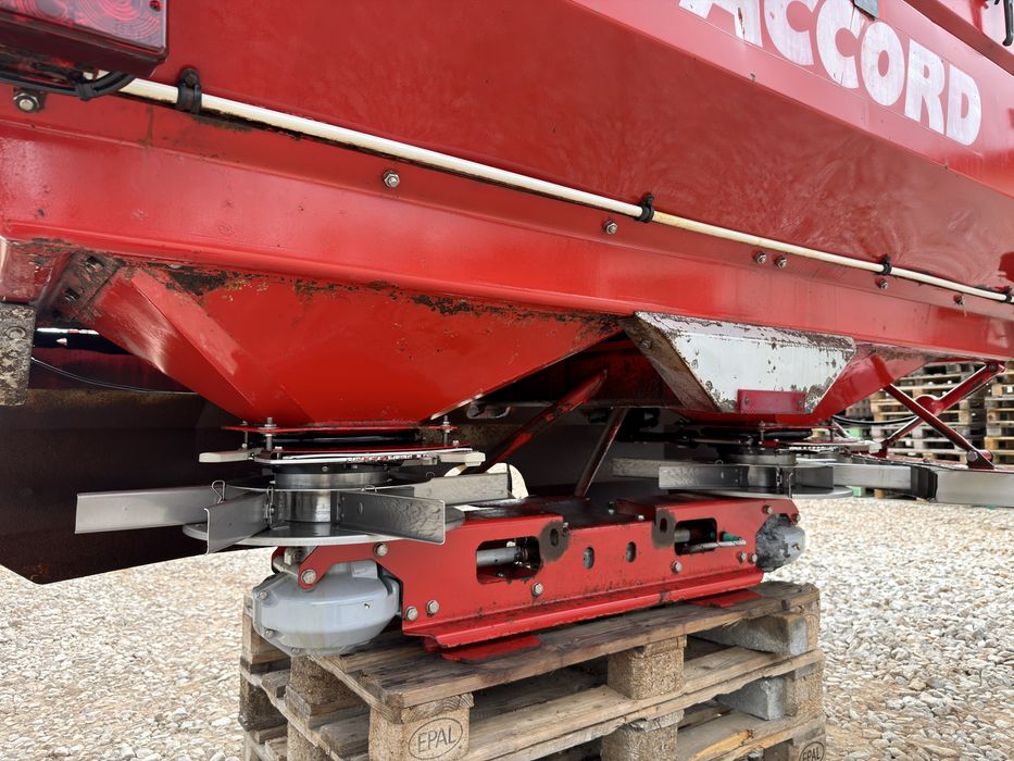 Rozsiewacz nawozów Kverneland Exacta TL  waga, 3000L, komputer