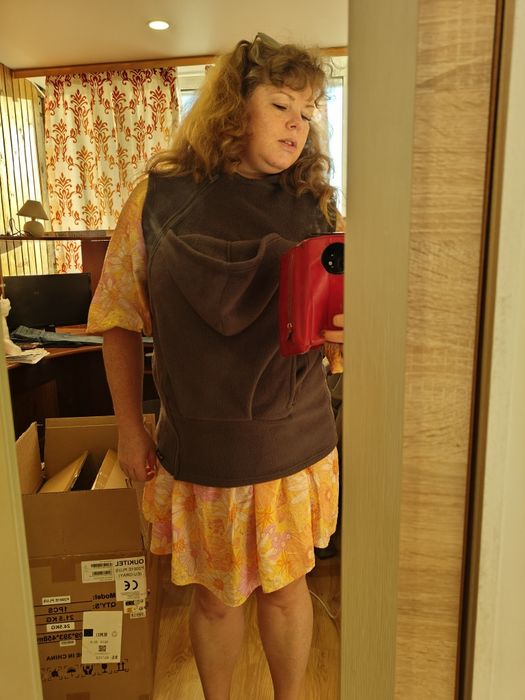 Слингожилетка, слінгоодяг, жилетка для слінгу.