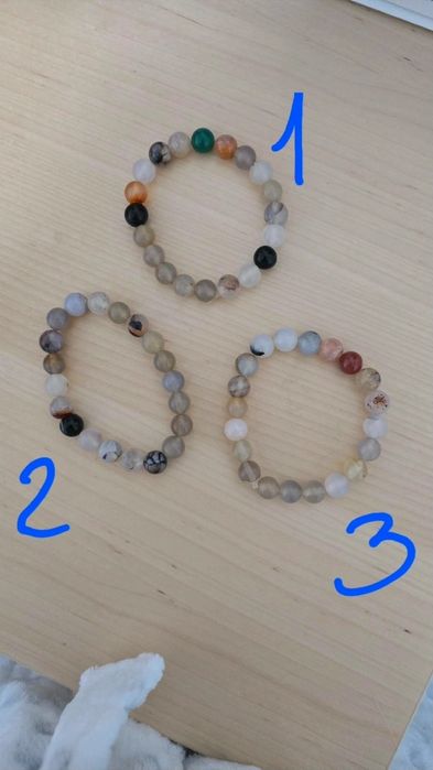 Três Pulseiras de Cristais