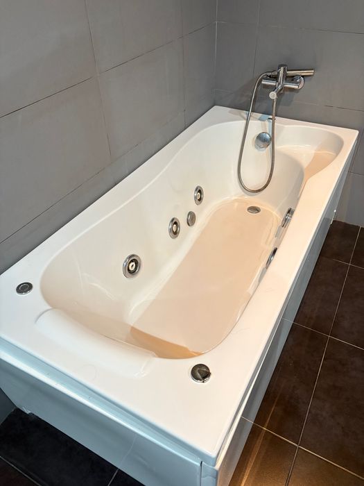 Banheira hidromassagem + torneira