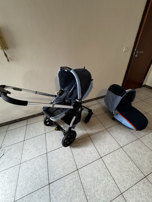 Vendo carrinho de bebe em muito bom estado.