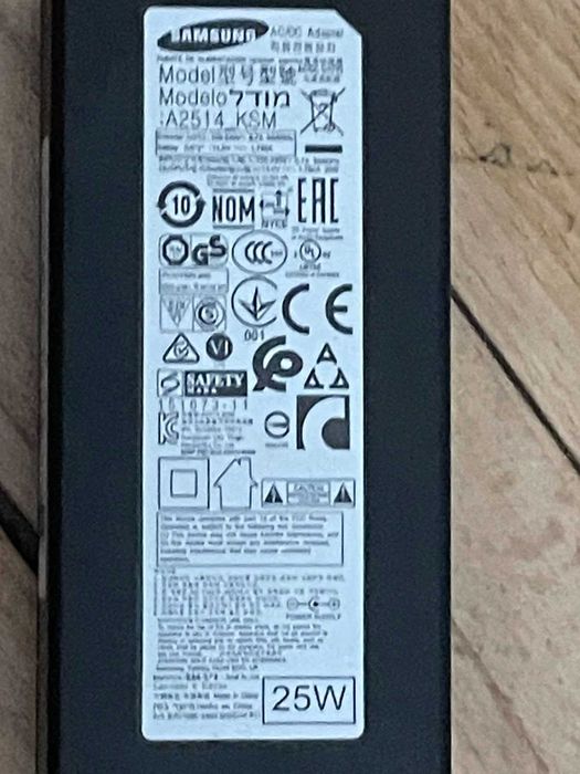 Монітор 24'' С24F390FHI розбитий екран по центру+кабеля