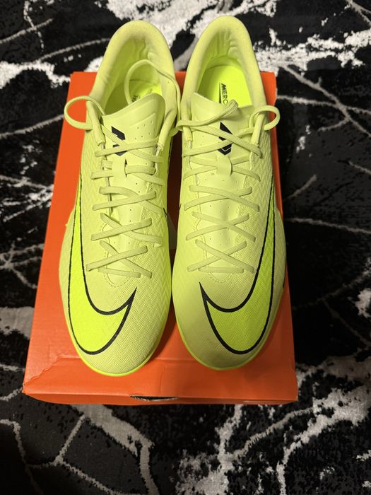 Halówki nike zoom vapor 16 academy ic