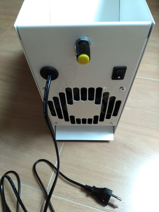 Maquina de limpar sementes de passaros ou para polen.