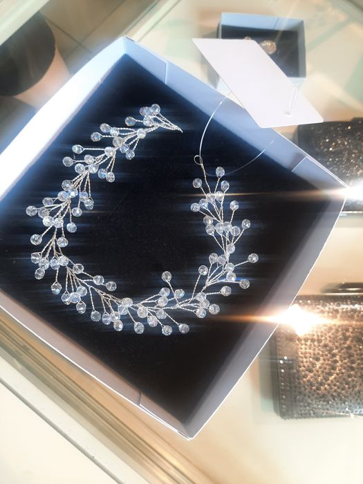 Гибкий обруч,веточка хрустальная.