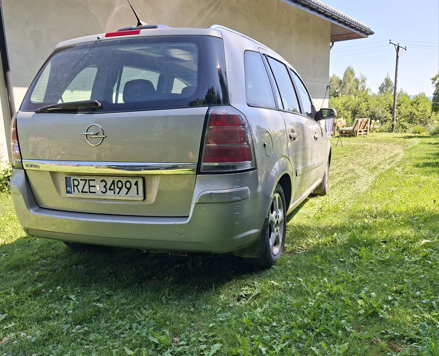 Opel Zafira b 2005 1.9 TDCI
