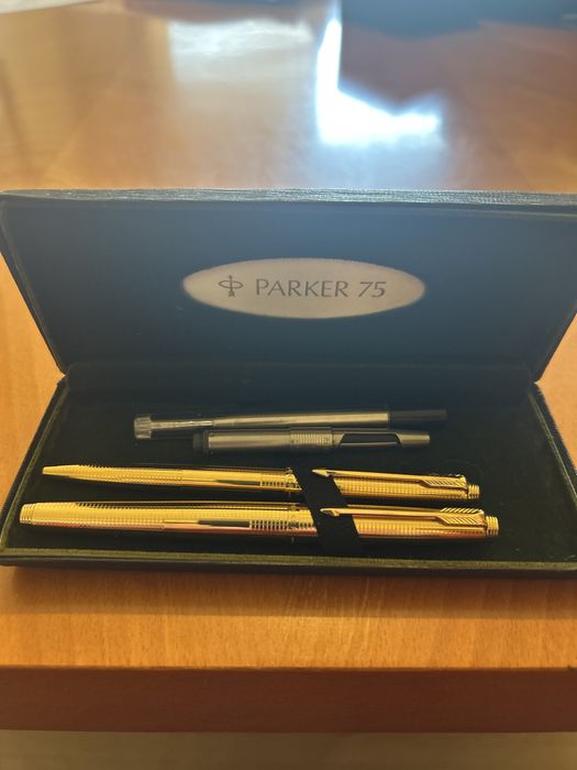 Conjunto de canetas Parker em ouro