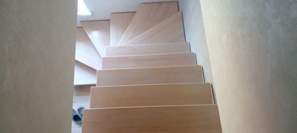 Сходи. Метало-каркаси. Перила