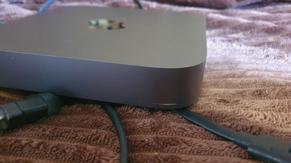 Mac mini (3.0Ghz 6-core Intel Core i5 256GB SSD storage)16GB RAM