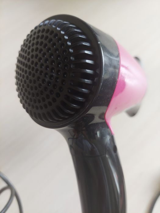 Фен для волосся.