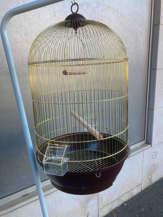 NOVO - Gaiola Redonda Dourada para Aves – 70 cm de Altura