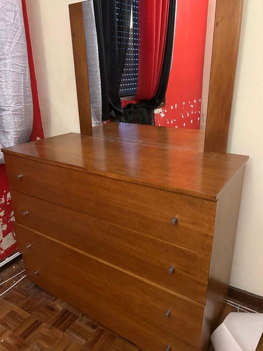 Movél de quarto com espelho