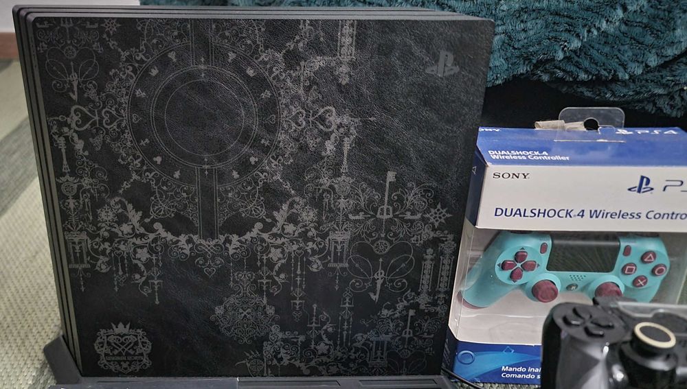 PS4 Pro Kingdom Hearts III | 1TB | Coleção Completa Jogos + 3 Comandos