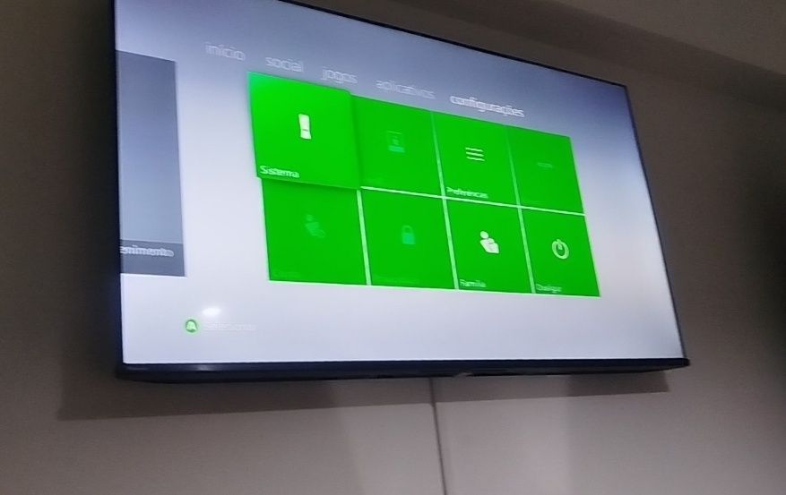 Xbox 360 Arcade com 2 comandos + 6 jogos