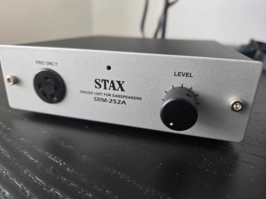 Auscultadores STAX SR-L300 com energizer SRM-252