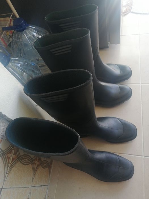 Vendo vários botins ou botas água como novas