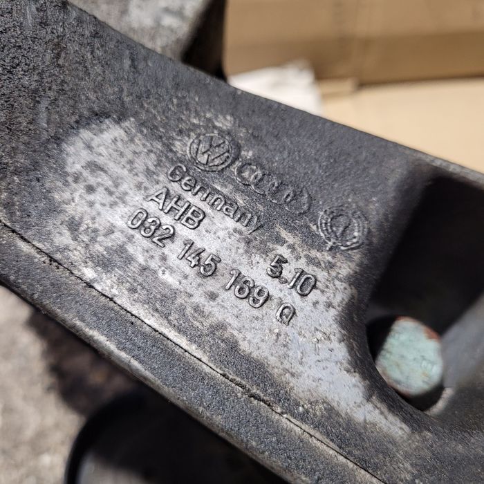 Łapa mocowanie alternatora napinacza vw golf IV seat 1.4 16V 1.6 16V