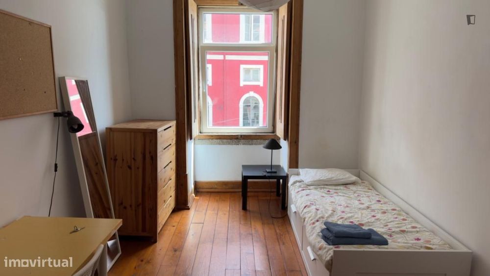 Quarto - localizado em Santa Apolónia Lisbon