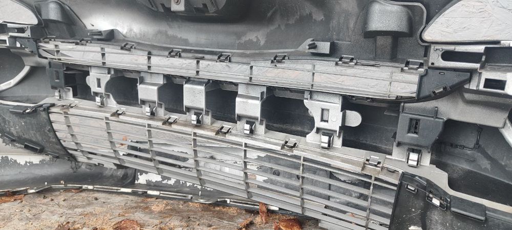 Бампер пежо 308 (2008р.) решітки