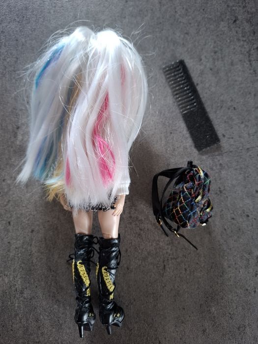 Lalka Rainbow High Junior Amaya Raina