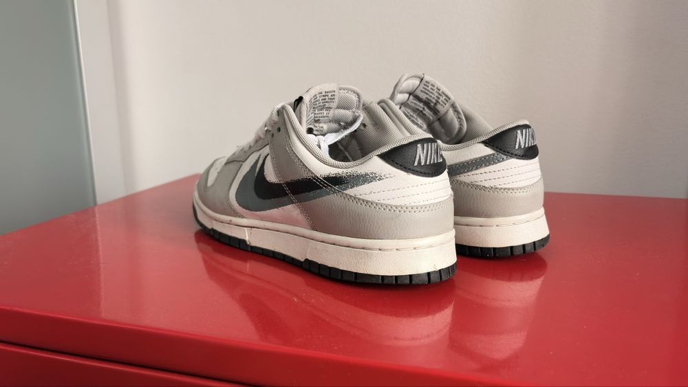 1 Nike dunk low stencil swoosh 41