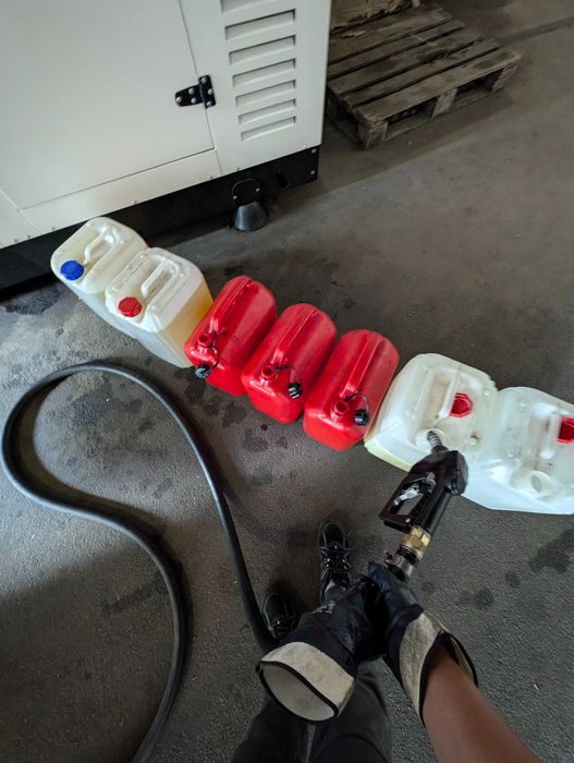 Заправка генераторів якісним дизельним пальним Євро-5 (Литва)