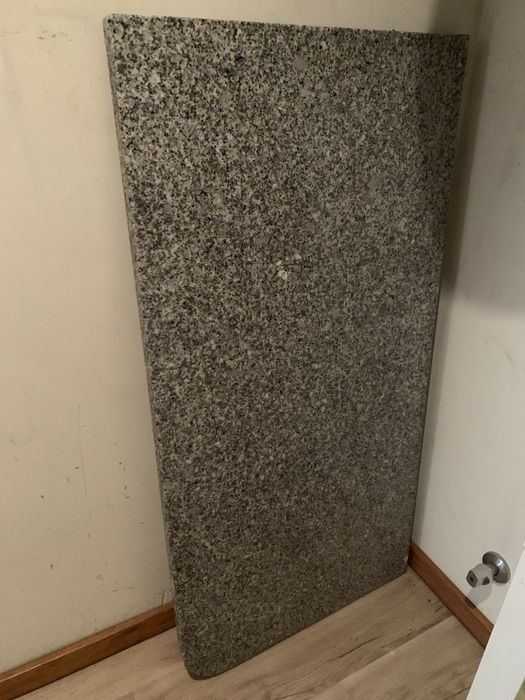 Mesa em granito com pé