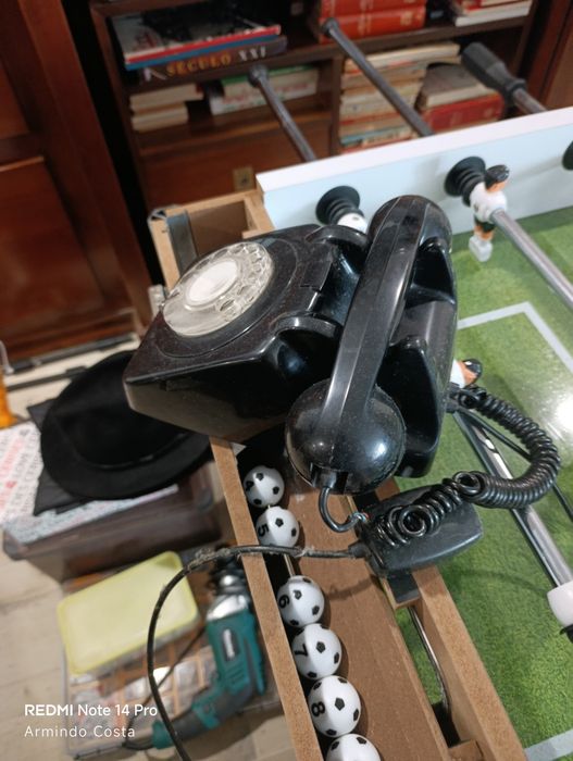 Telefone de baquelite preto