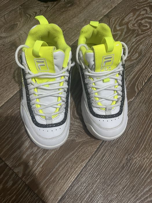 Продам кросівки fila