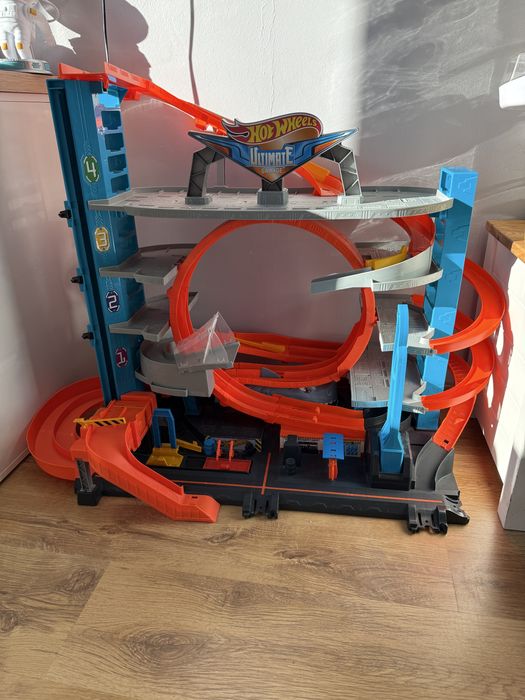 Garaż Hot Wheels Ultimate Shark Attack