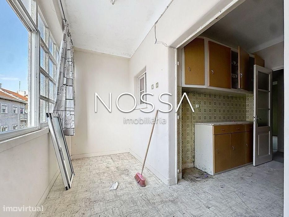 T2 para Obras Totais | Aproveitamento Sótão | V. Nova — Falagueira-Venda Nova, Lisboa