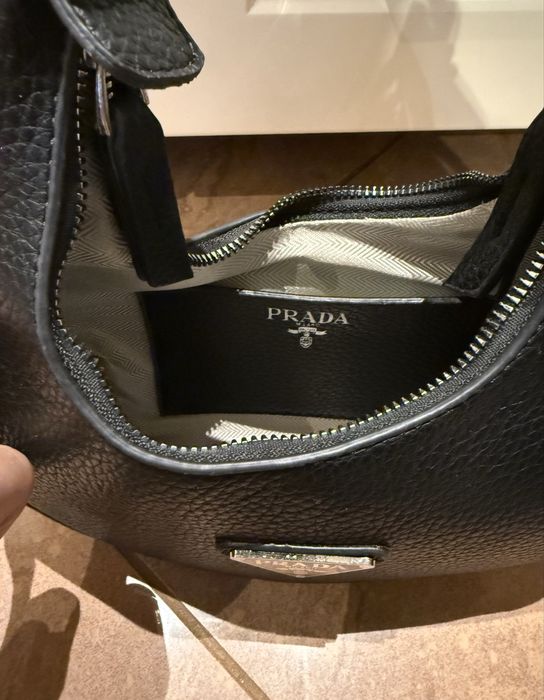 Torebka bagietka czarna Prada Hobo