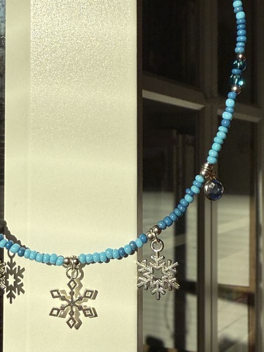 Naszyjnik ze śnieżynką zimowy srebrny niebieski handmade