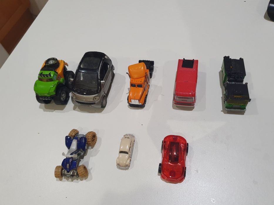 Carrinhos brincar tenho 53 miniaturas 1€
