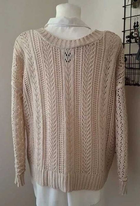 Beżowy sweter ażurowy – one size – marka me GUSTA, polska marka