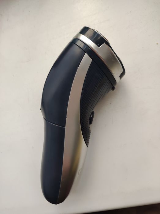 Чоловіча нова електро бритва Avon Care Man