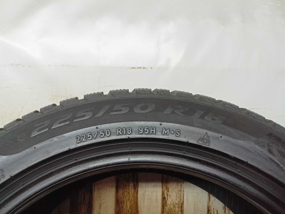 Pirelli SottoZero 3 RSC 225/50/18 24r. 95H 2x7,4mm 2x6,8mm (1662)