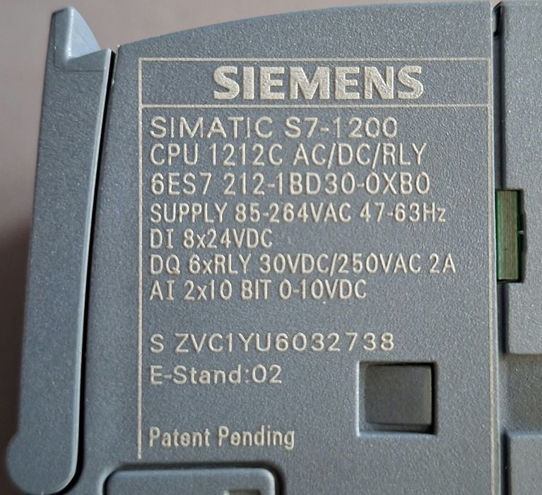 Simatic S7-1200 Starter Kit - PLC S7-1200 CPU 1212C, inclui licença software Siemens