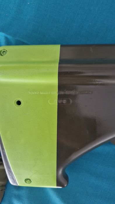 Airsoft Steyr Aug Tokyo Marui com phantom kit