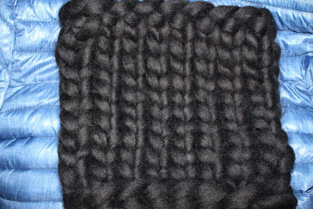 Czarny komin - szal na drutach - gruby splot, wełna super bulky