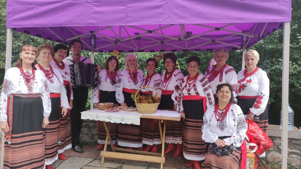 Артисти в музичний ансамбль