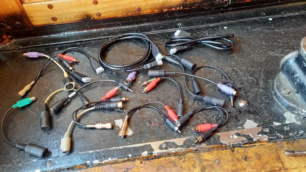 Кабеля-переходники ТОЧКА-ТИРЕ,5Din-RCA/Jack,HDMi,XLR,PS/2,SCART и др.