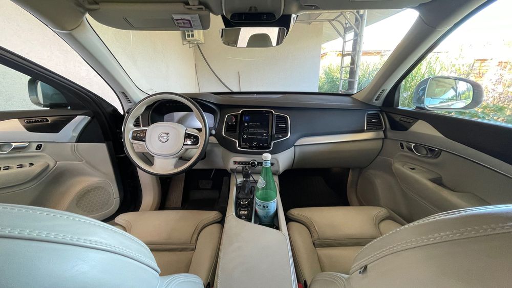 Автомобиль Volvo XC90
