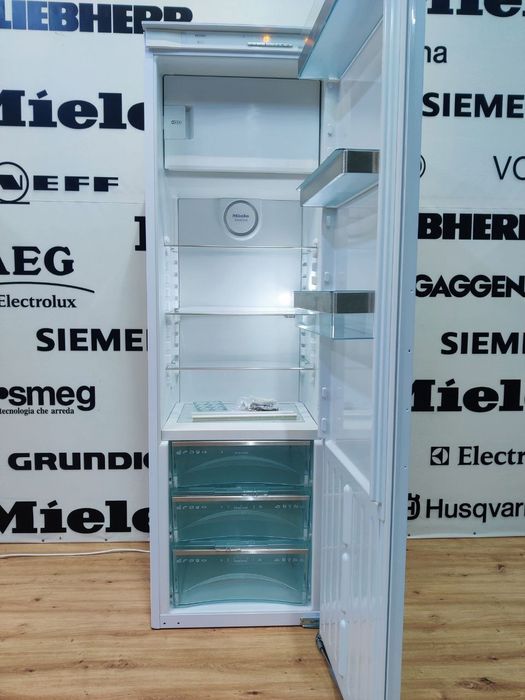 MIELE™ K 9758 iDF-4. PREMIUM. Встраиваемый холодильник. Bio-Fresh. DE.